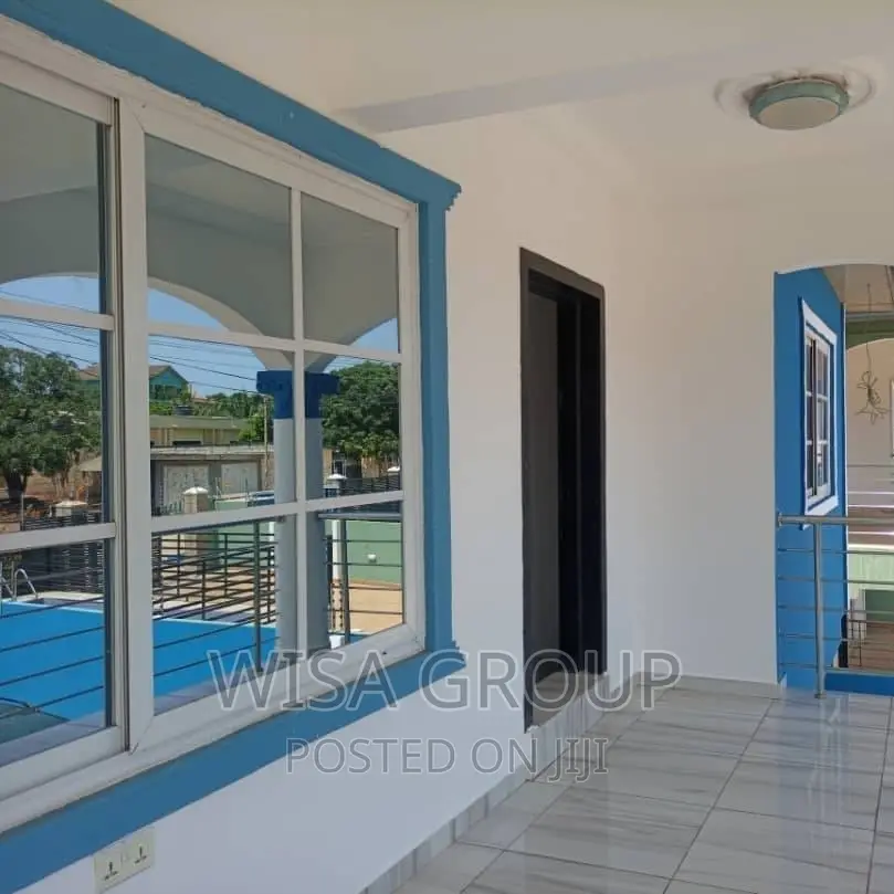 5bdrm Duplex in Accra Metropolitan for sale in Accra Metropolitan