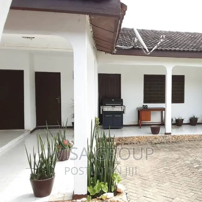 6bdrm House in Wisa Groups, Accra Metropolitan for sale in Accra Metropolitan