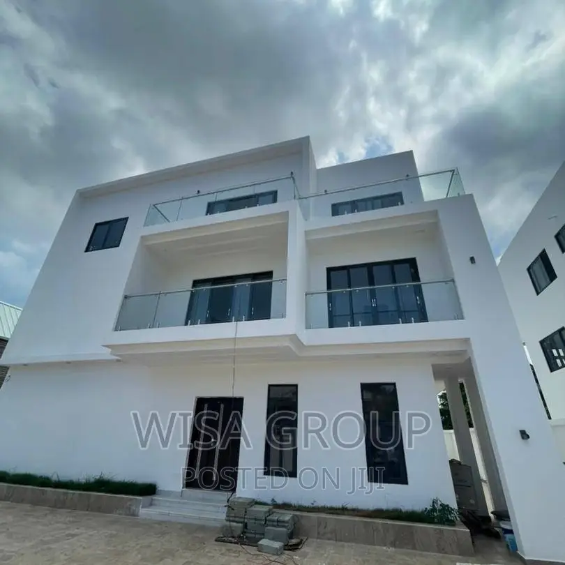 5bdrm Duplex in Wisa Groups, Accra Metropolitan for sale in Accra Metropolitan