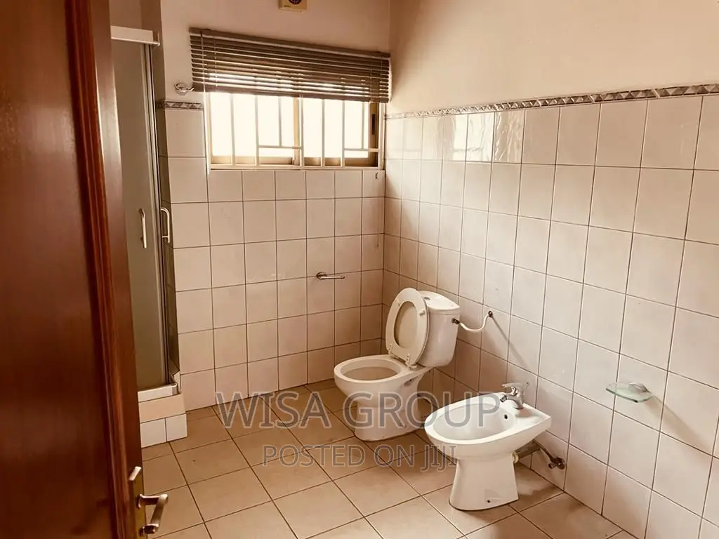 6bdrm Duplex in Wisa Groups, Accra Metropolitan for rent in Accra Metropolitan