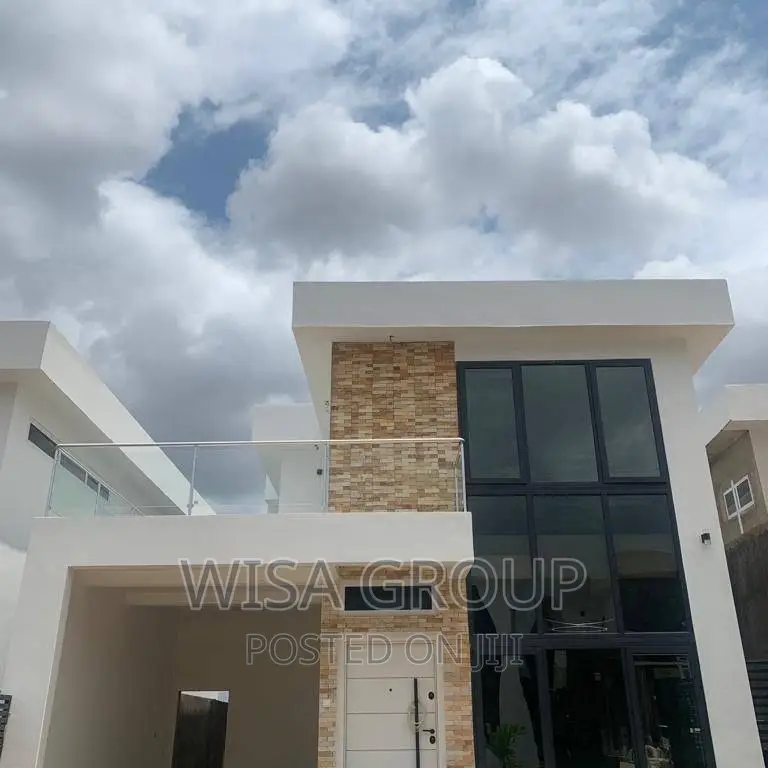 4bdrm Duplex in Accra Metropolitan for sale in Accra Metropolitan