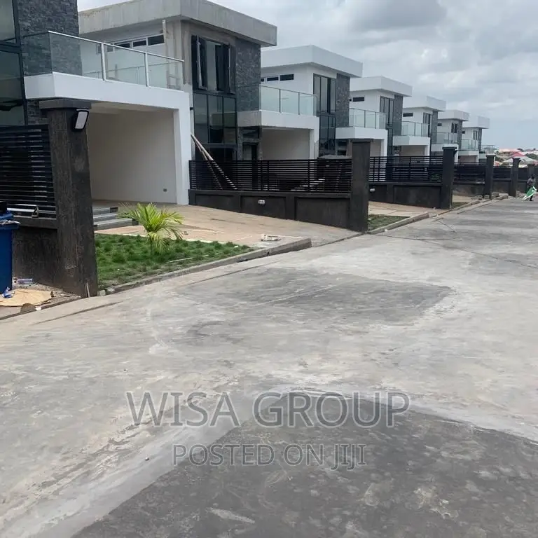 4bdrm Duplex in Accra Metropolitan for sale in Accra Metropolitan