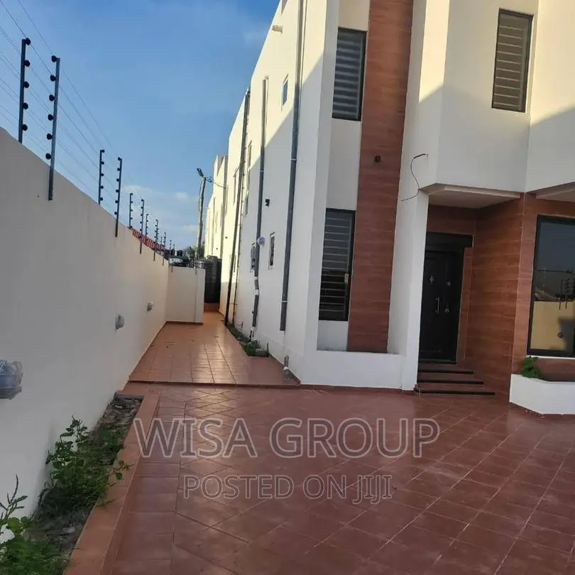 4bdrm Duplex in Wisa Groups, Accra Metropolitan for sale in Accra Metropolitan