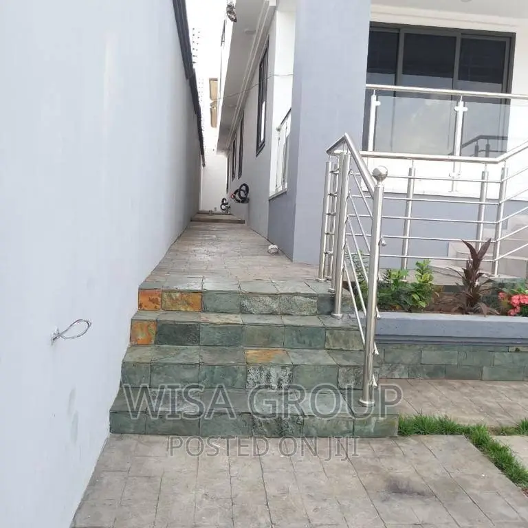 4bdrm Duplex in Wisa Groups, Accra Metropolitan for sale in Accra Metropolitan