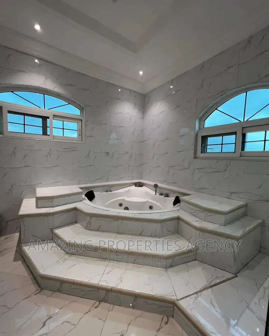 5bdrm House in East Legon for sale in East Legon