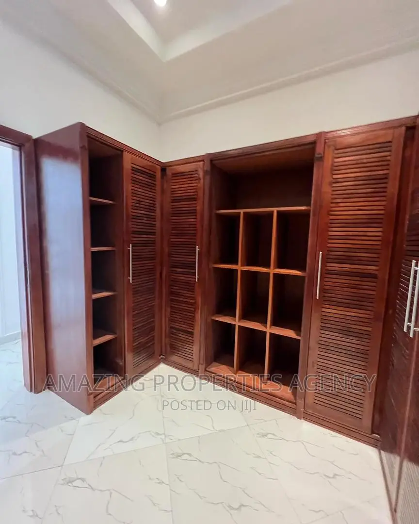 5bdrm House in East Legon for sale in East Legon