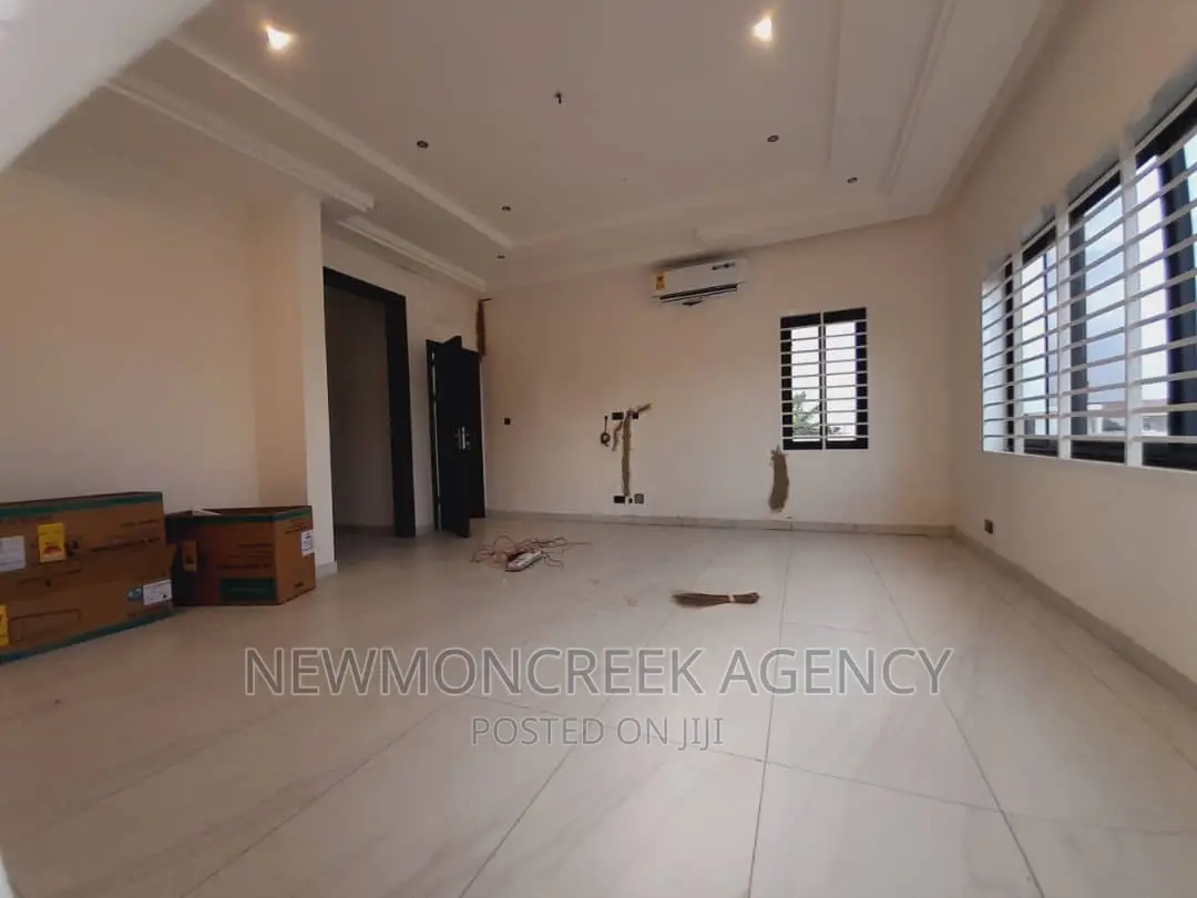 3bdrm Bungalow in Kwabenya Estate Road, Accra Metropolitan for sale in Accra Metropolitan