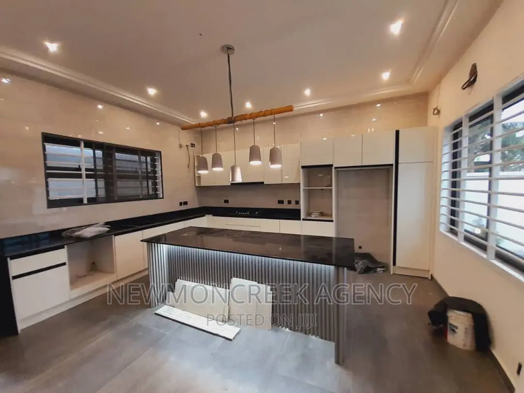 3bdrm Bungalow in Kwabenya Estate Road, Accra Metropolitan for sale in Accra Metropolitan