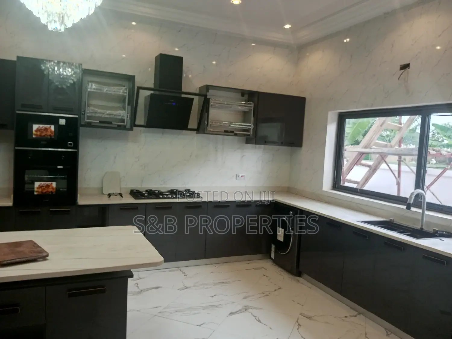 4bdrm Duplex in Ashomang Estate for sale in Ashomang Estate