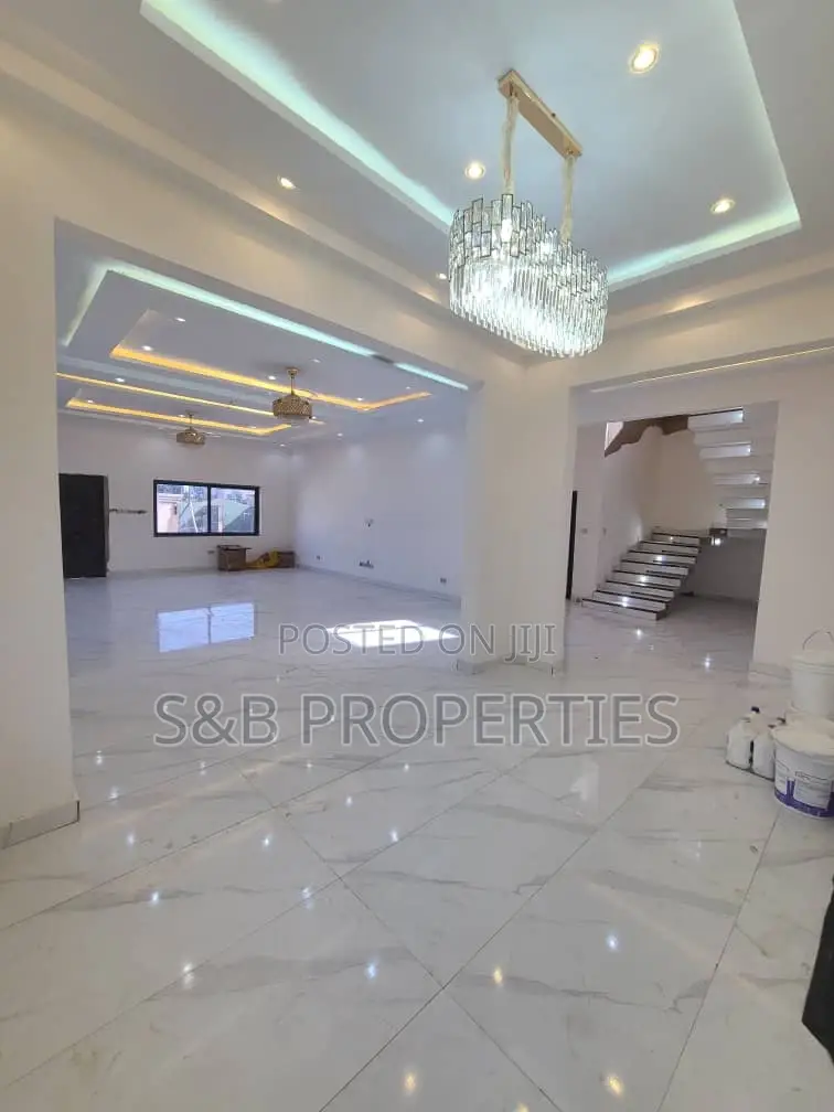 4bdrm Duplex in Ashomang Estate for sale in Ashomang Estate