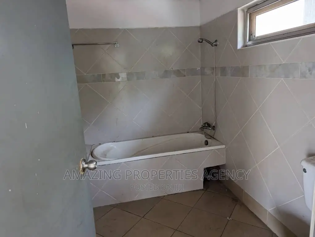 5bdrm House in North Ridge for sale in North Ridge