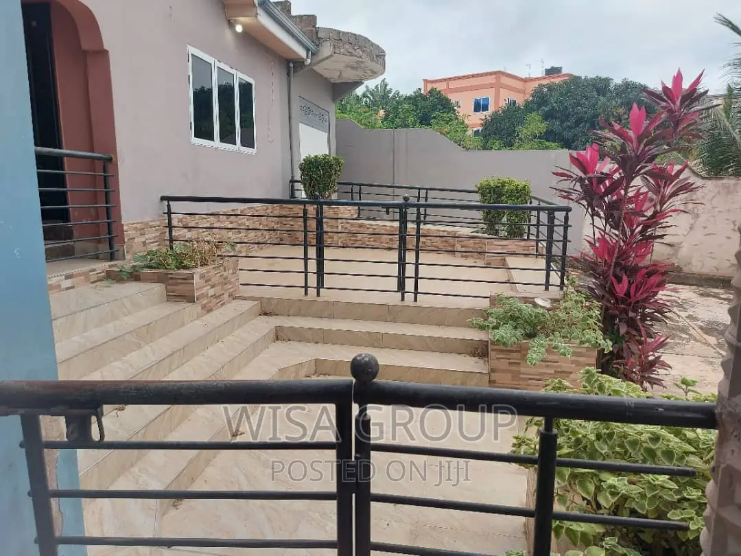 6bdrm Duplex in Wisa Groups, Accra Metropolitan for sale in Accra Metropolitan