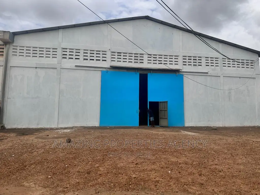1000 SQM Warehouse for Rent at Spintex in Spintex