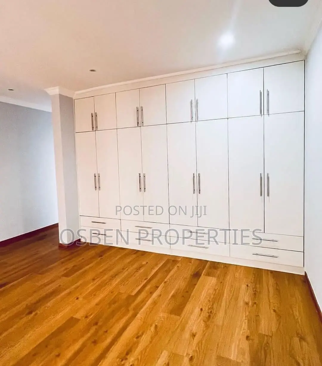 8bdrm Mansion in Pleasant Properties, Cantonments for sale in Cantonments