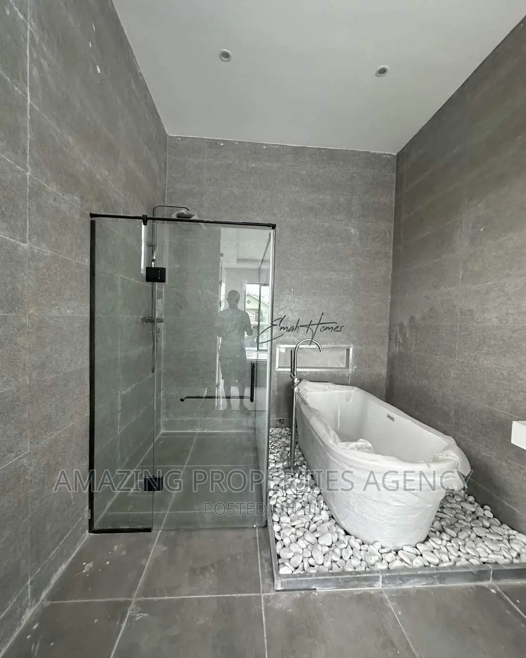 7bdrm House in 7 Bedroom Swim Pool  for sale in East Legon