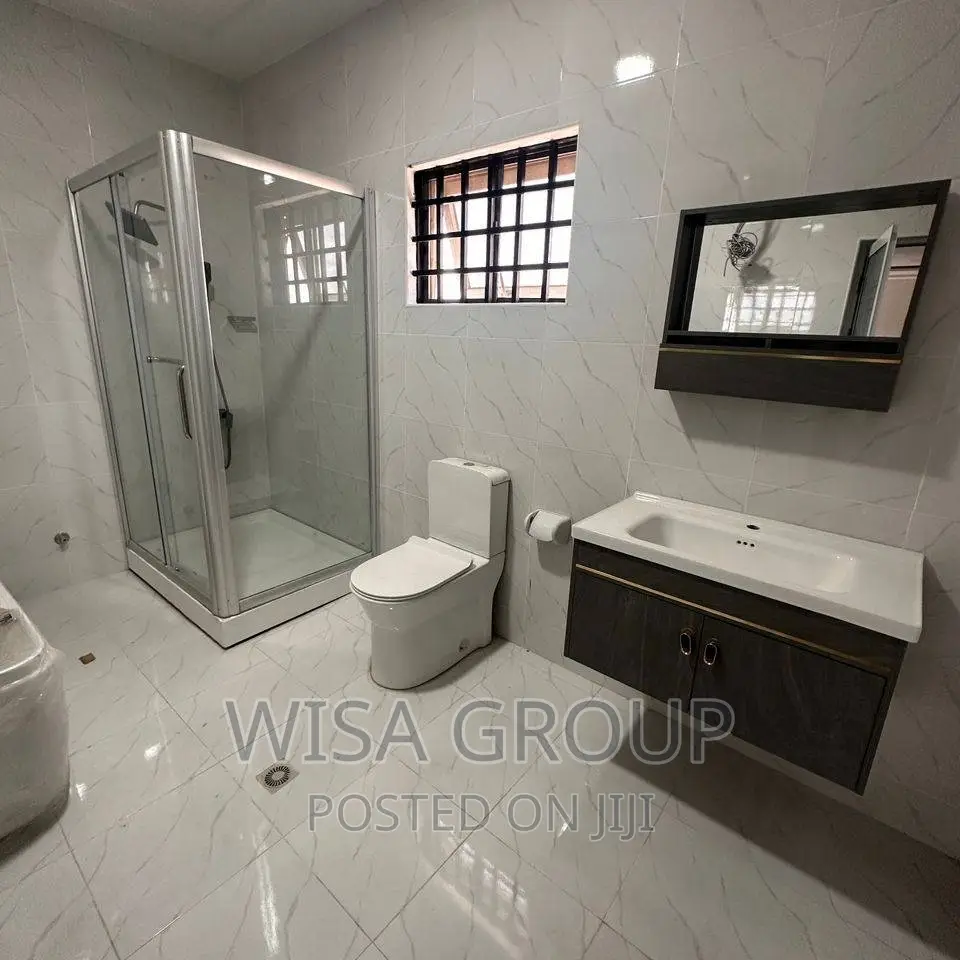 5bdrm Duplex in Wisa Groups, Accra Metropolitan for sale in Accra Metropolitan