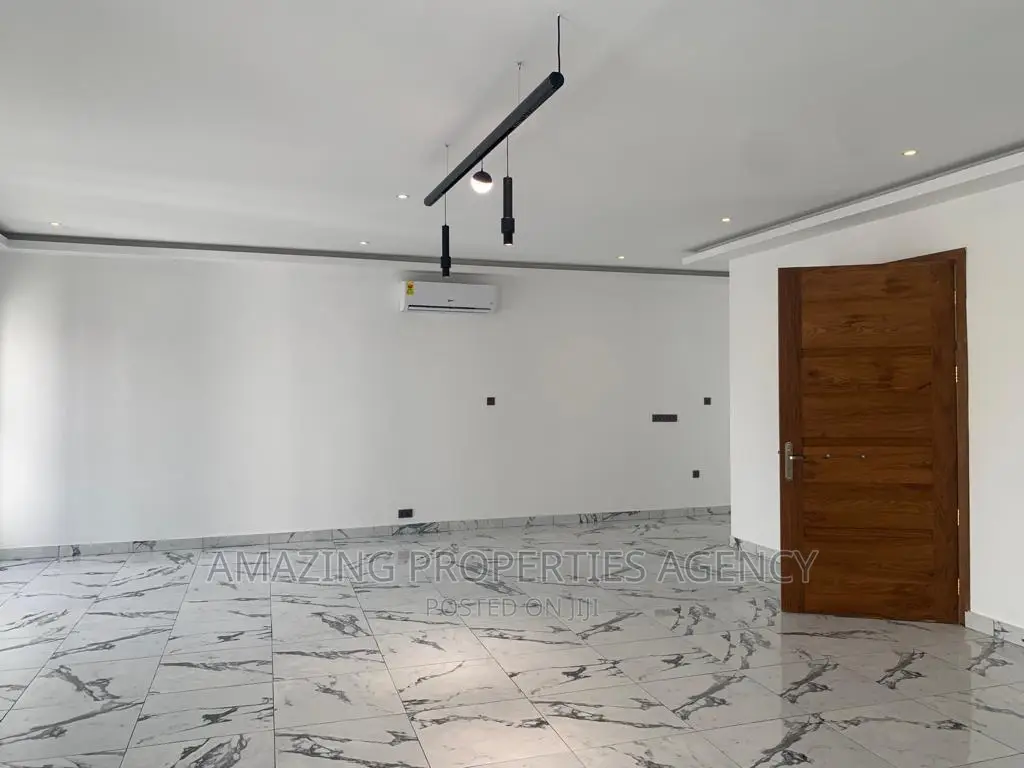 8bdrm House in Adjiriganor for sale in Adjiriganor