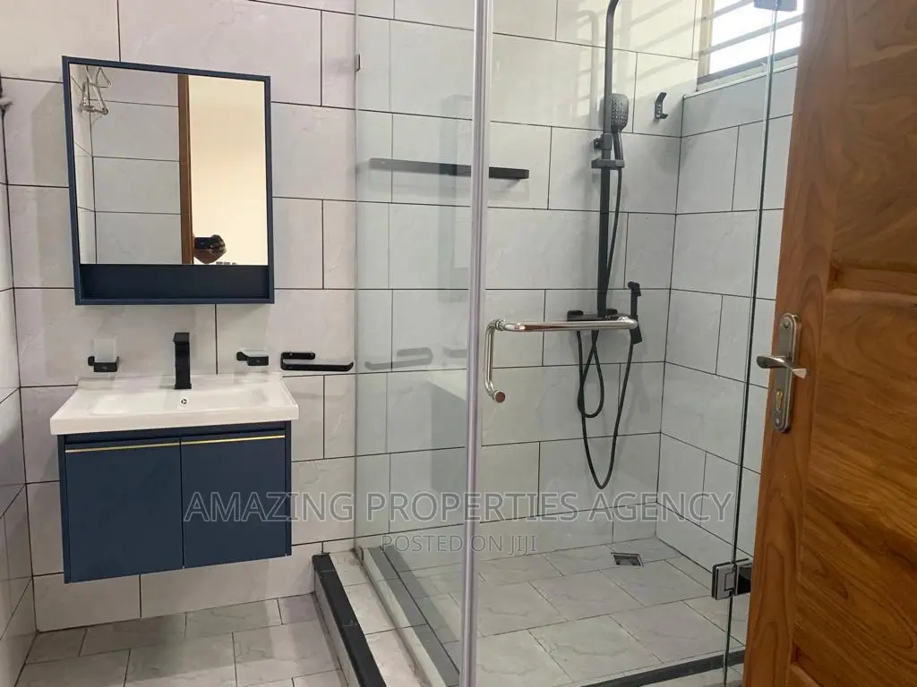 8bdrm House in Adjiriganor for sale in Adjiriganor