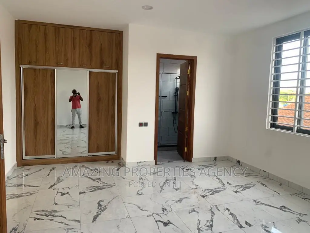 8bdrm House in Adjiriganor for sale in Adjiriganor