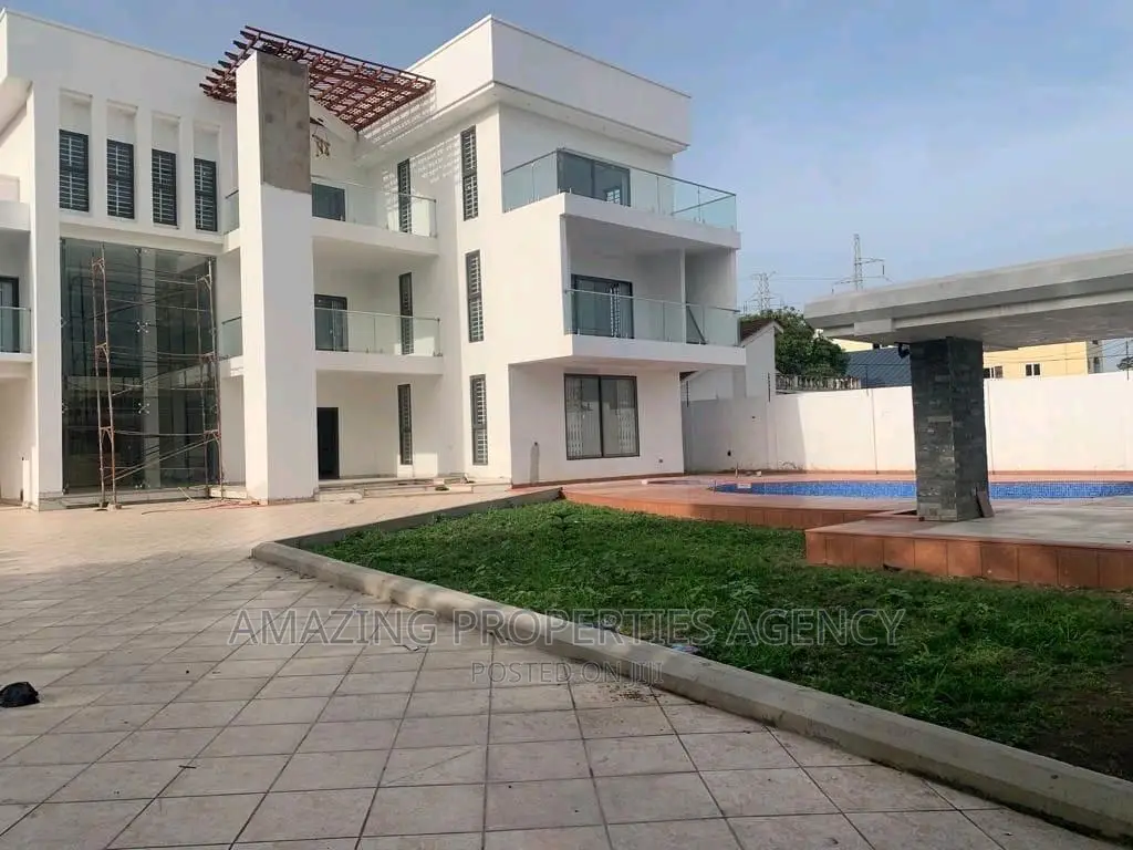 8bdrm House in Adjiriganor for sale in Adjiriganor