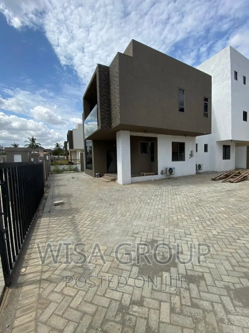 5bdrm Duplex in Wisa Groups, Accra Metropolitan for rent in Accra Metropolitan