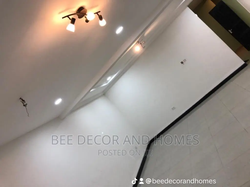 Furnished 5bdrm House in Bee Decor & Home’S, Old Ashomang for sale in Old Ashomang