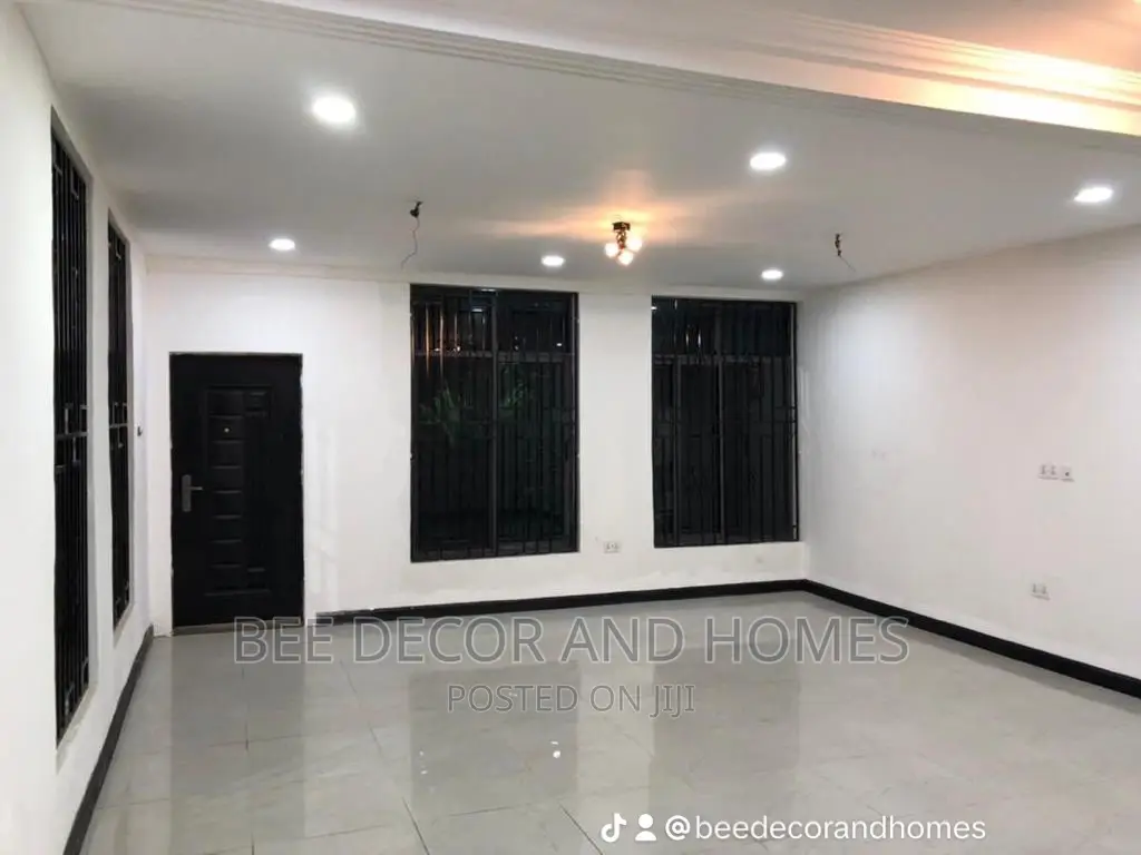 Furnished 5bdrm House in Bee Decor & Home’S, Old Ashomang for sale in Old Ashomang