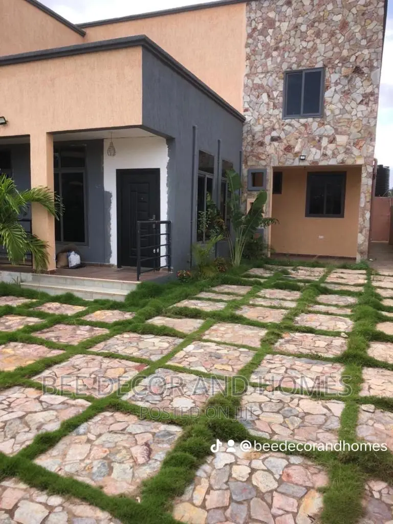 Furnished 5bdrm House in Bee Decor & Home’S, Old Ashomang for sale in Old Ashomang