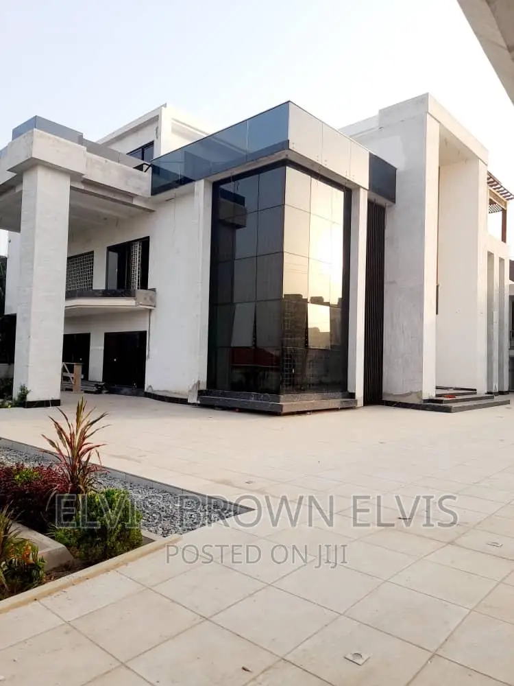 8bdrm Mansion in Trasacco, Adjiriganor for sale in Adjiriganor