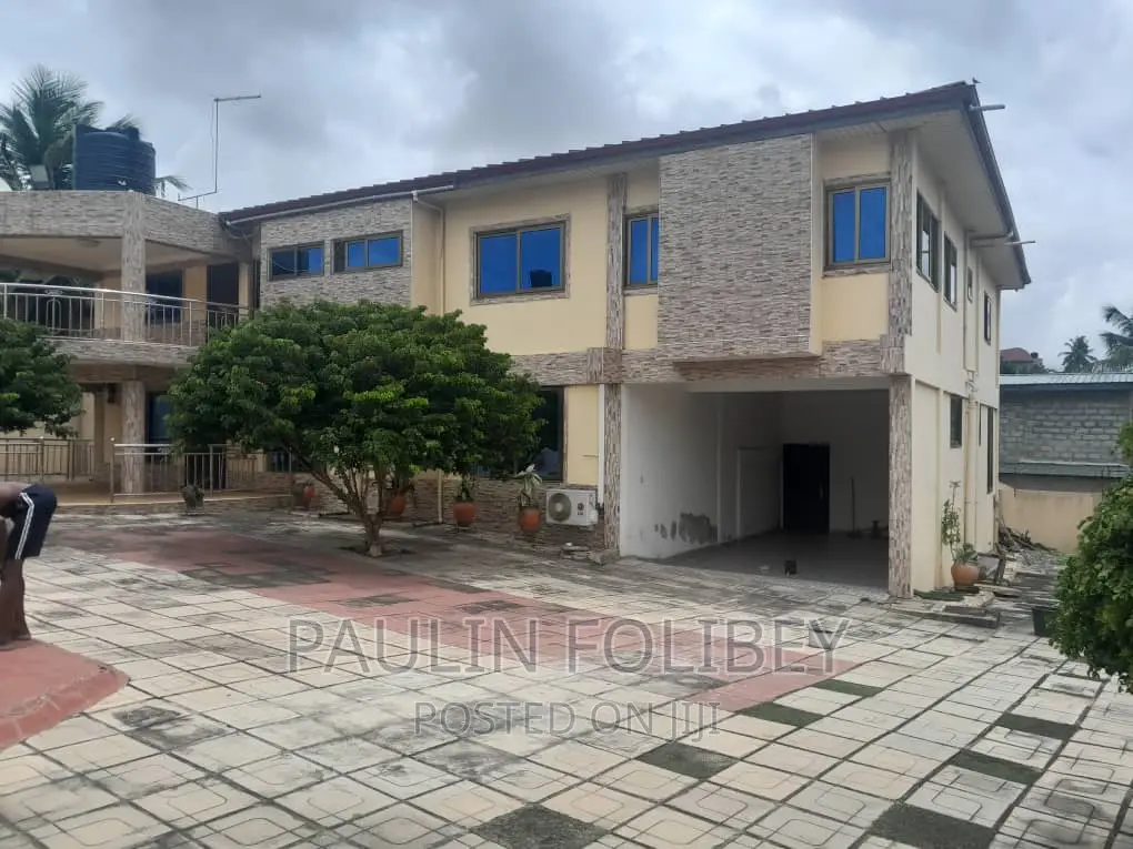 6bdrm House in Dg Properties, NIC for rent in NIC