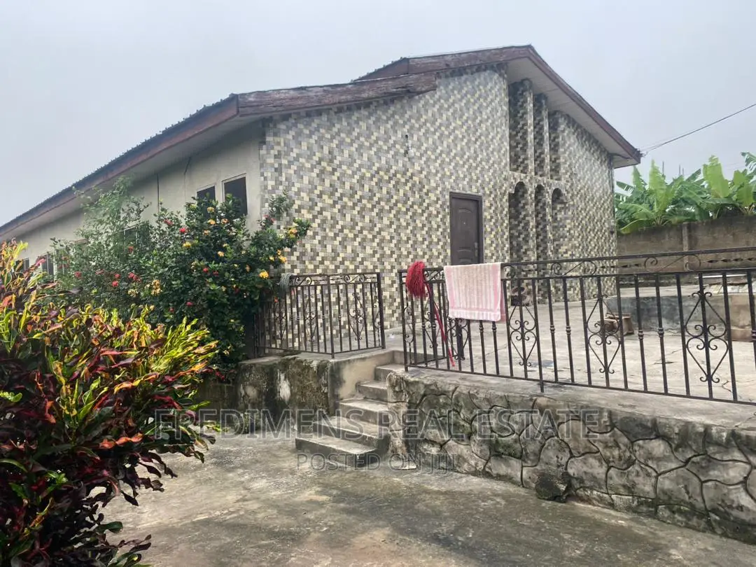 6bdrm House in Fredimens Real, Kumasi Metropolitan for sale in Kumasi Metropolitan