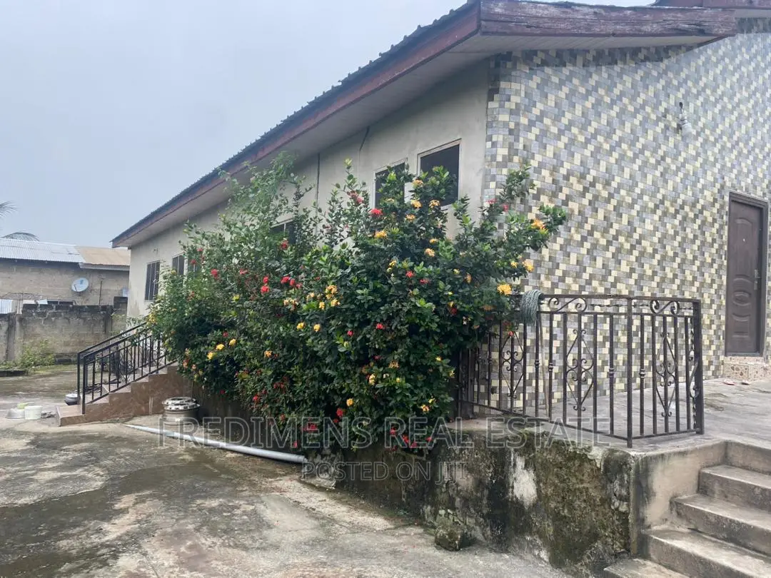 6bdrm House in Fredimens Real, Kumasi Metropolitan for sale in Kumasi Metropolitan