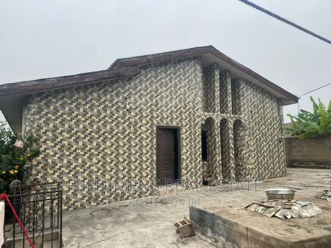 6bdrm House in Fredimens Real, Kumasi Metropolitan for sale in Kumasi Metropolitan