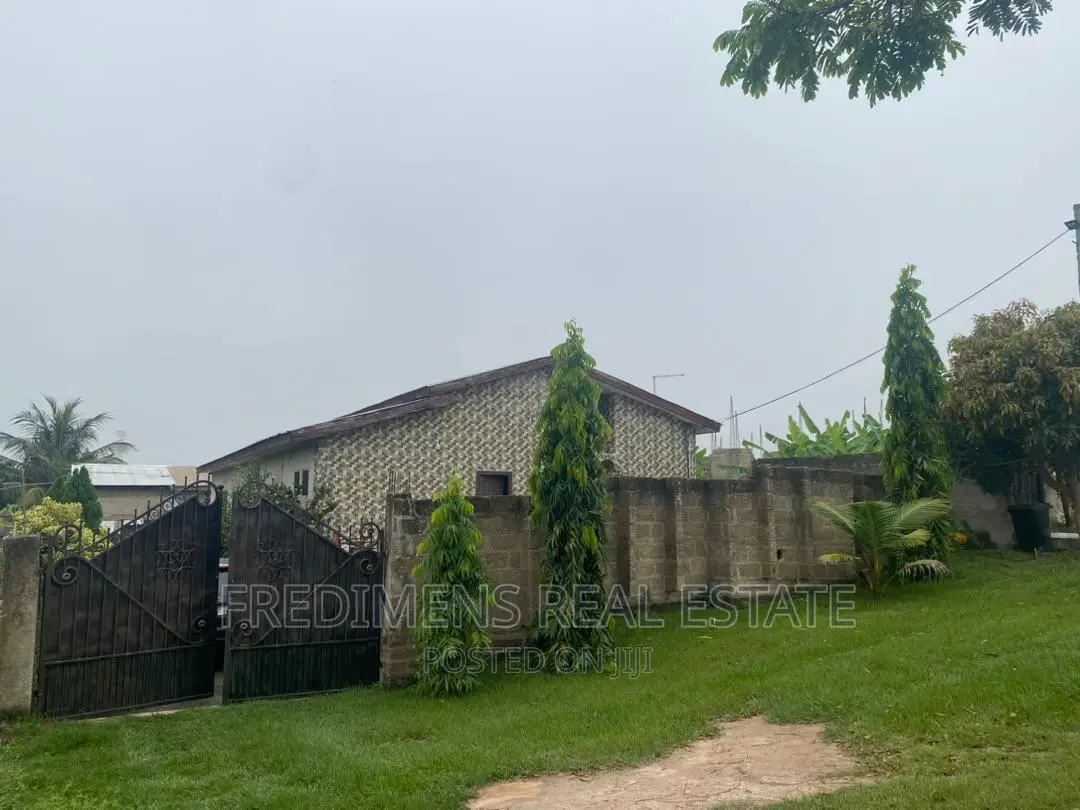6bdrm House in Fredimens Real, Kumasi Metropolitan for sale in Kumasi Metropolitan