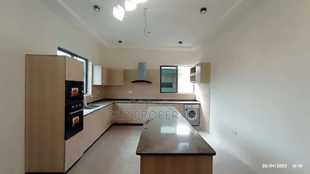 4bdrm House in Oyarifa for sale in Oyarifa