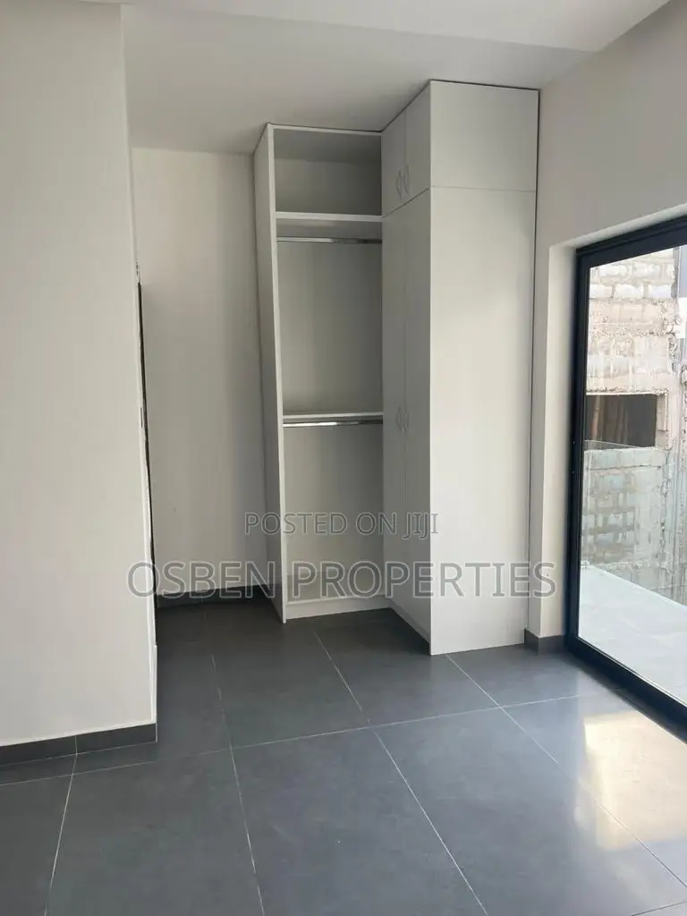 8bdrm Mansion in Pleasant Properties, Cantonments for sale in Cantonments