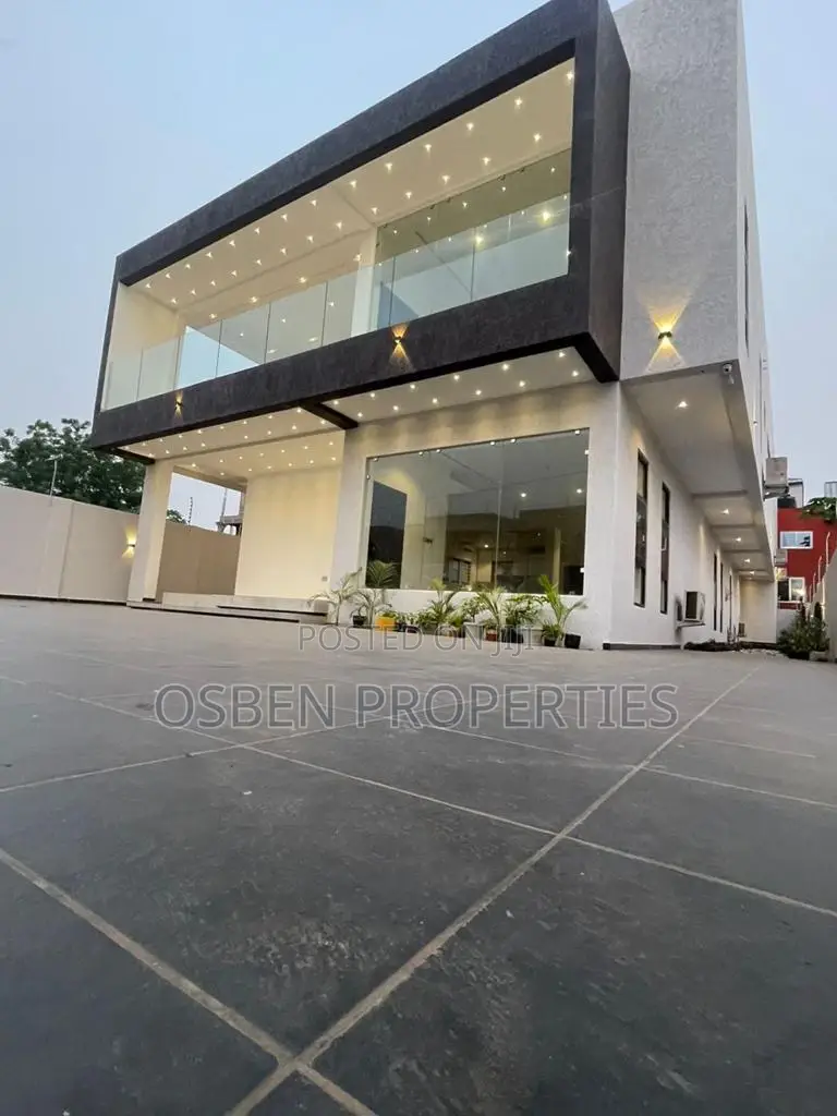 8bdrm Mansion in Pleasant Properties, Cantonments for sale in Cantonments