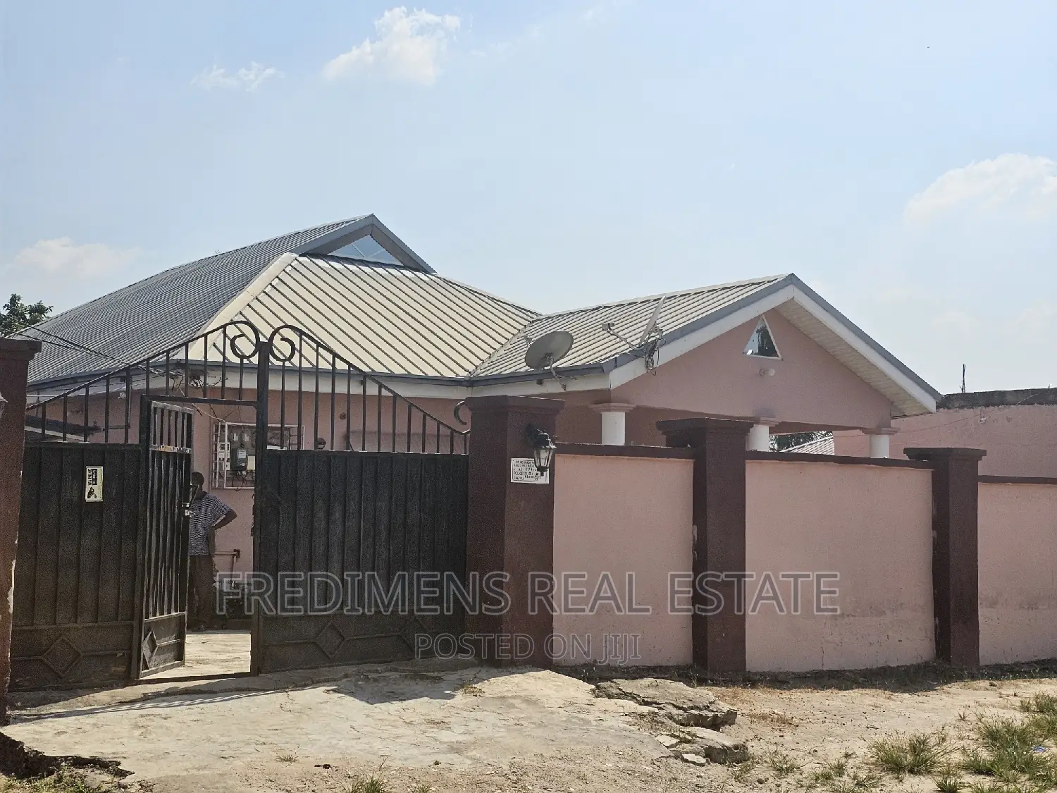4bdrm House in Fredimens Real, Kumasi Metropolitan for sale in Kumasi Metropolitan