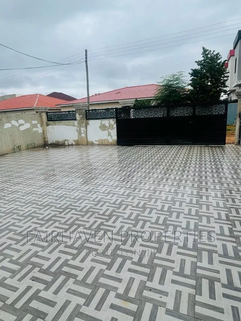 3bdrm House in 18, Spintex for sale in Spintex