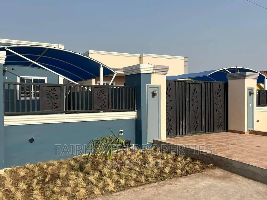 3bdrm House in Kfc, Spintex for sale in Spintex