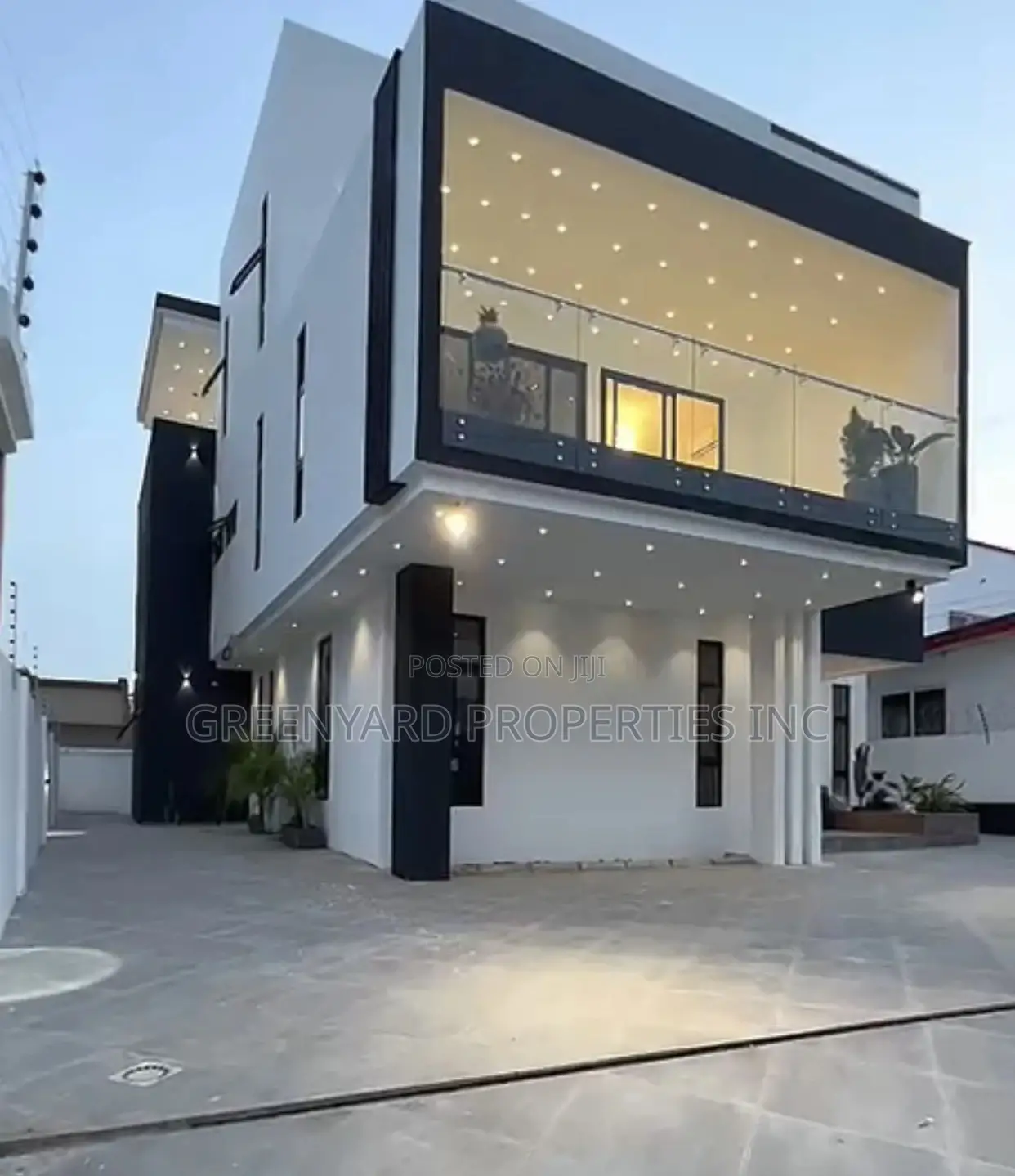 4bdrm Townhouse/Terrace in Anc Mall, East Legon for sale in East Legon
