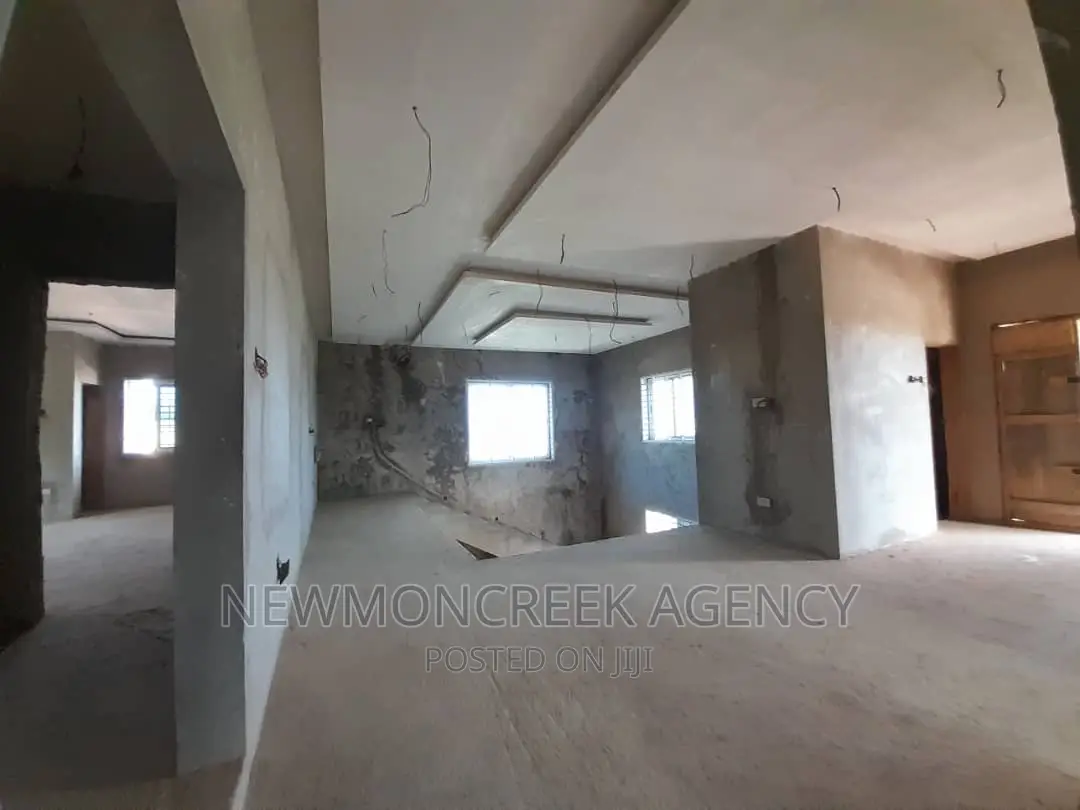 4bdrm Duplex in With Mountain View’S, Accra Metropolitan for sale in Accra Metropolitan