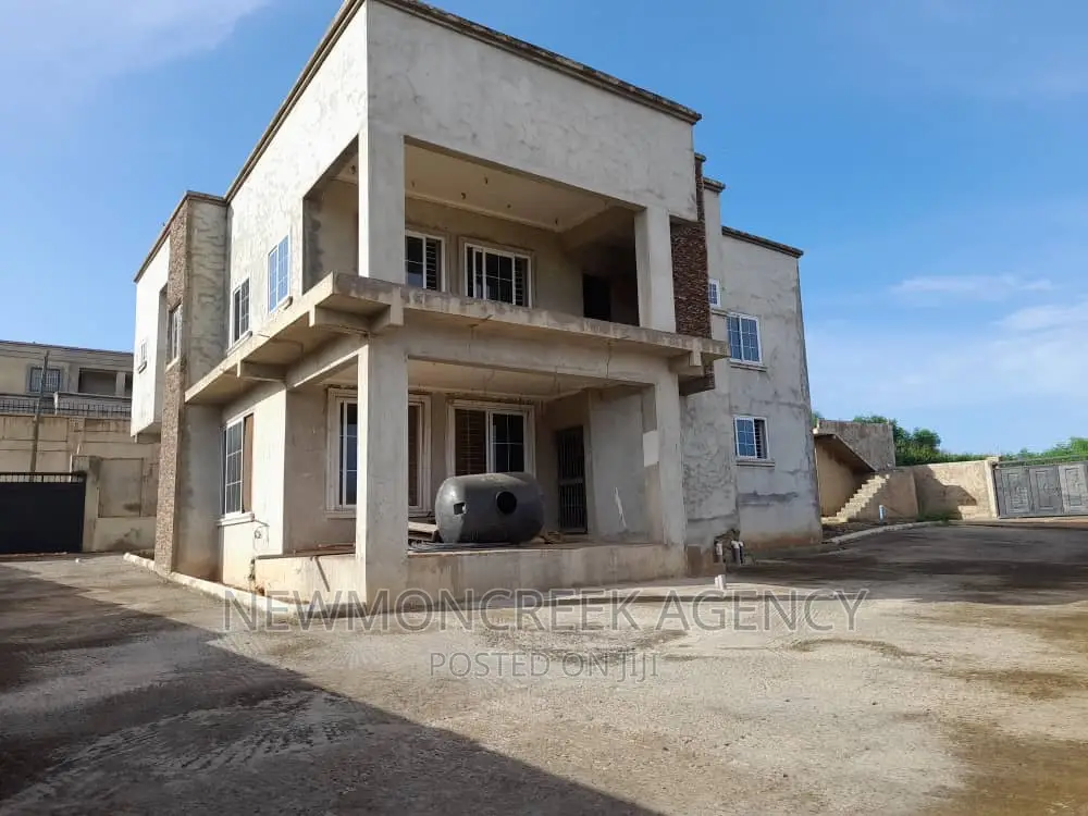 4bdrm Duplex in With Mountain View’S, Accra Metropolitan for sale in Accra Metropolitan