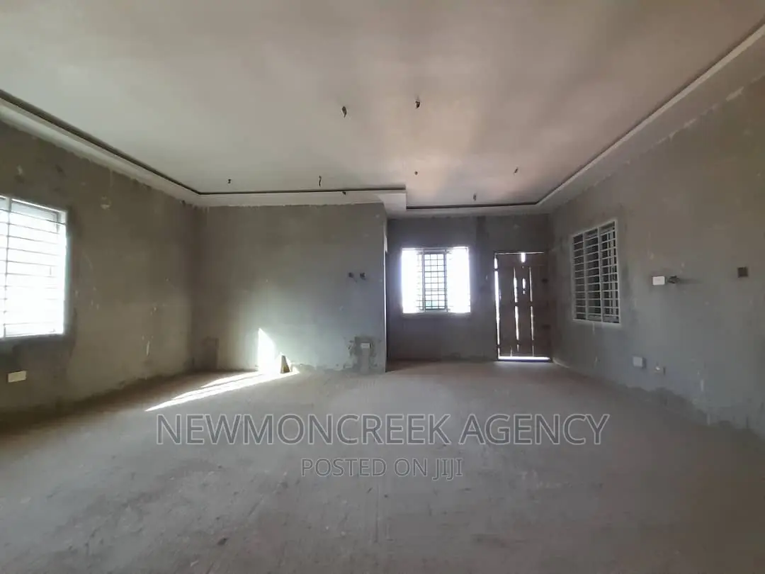 4bdrm Duplex in With Mountain View’S, Accra Metropolitan for sale in Accra Metropolitan