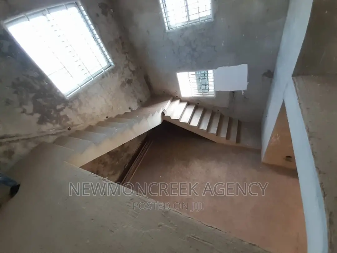 4bdrm Duplex in With Mountain View’S, Accra Metropolitan for sale in Accra Metropolitan