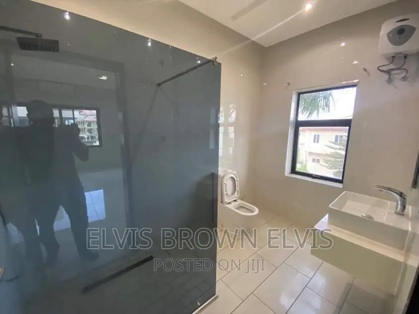 5bdrm House in Ogbojo, East Legon for sale in East Legon