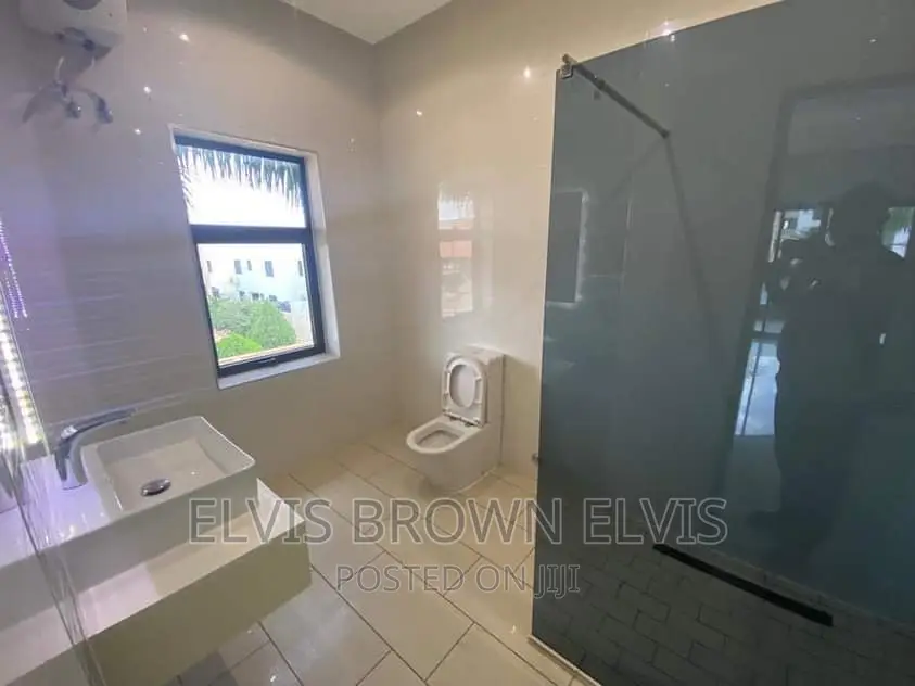 5bdrm House in Ogbojo, East Legon for sale in East Legon