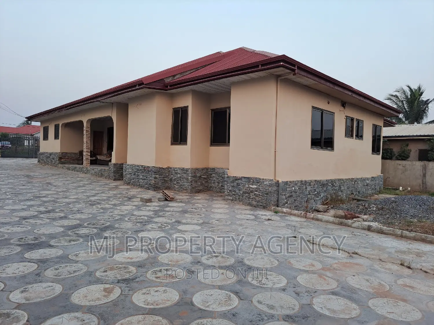 5bdrm House in Dawhenya, Tema Metropolitan for sale in Tema Metropolitan