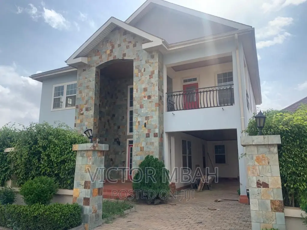 5bdrm Duplex in Community 25 Tema for sale in Tema Metropolitan