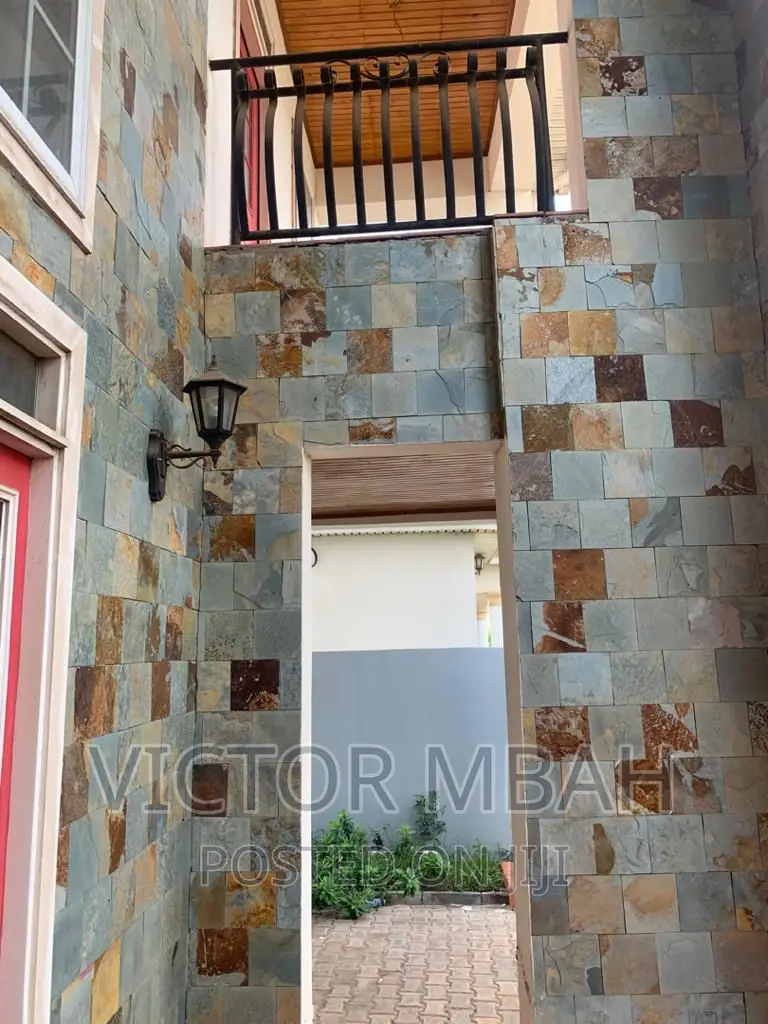 5bdrm Duplex in Community 25 Tema for sale in Tema Metropolitan
